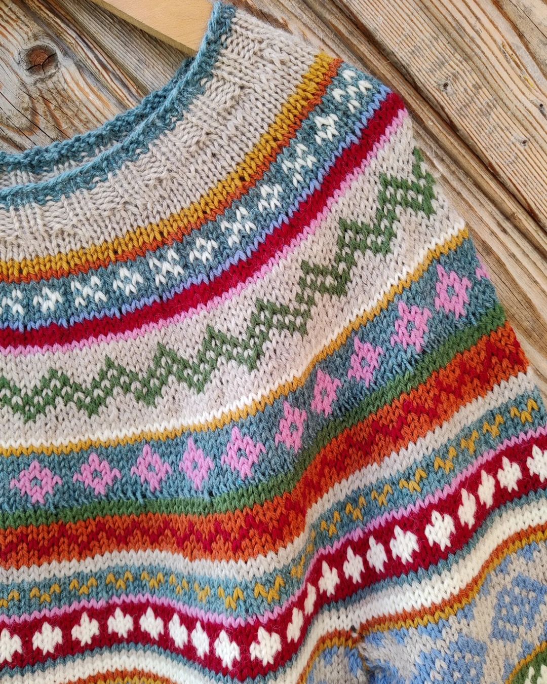 Clara Elegant - Kuscheliger, modischer Pullover in kontrastierenden Farben