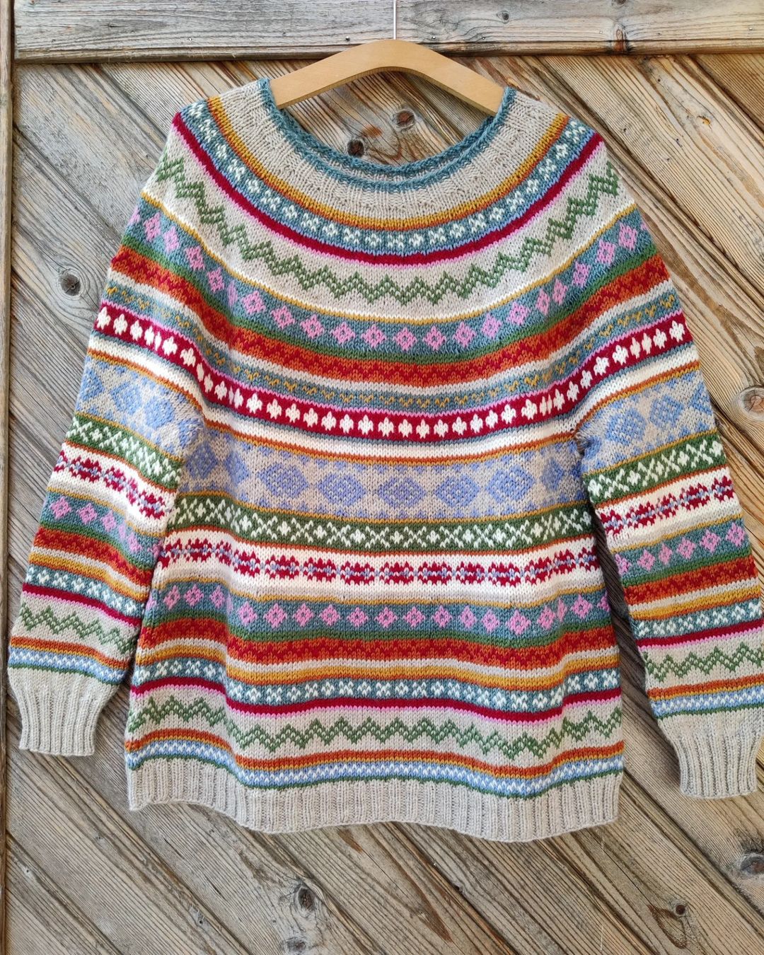 Clara Elegant - Kuscheliger, modischer Pullover in kontrastierenden Farben