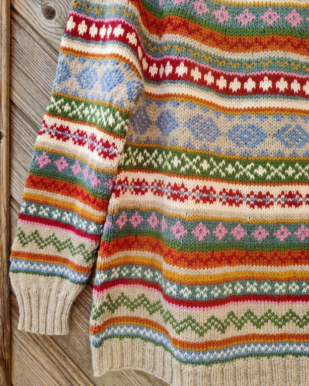 Clara Elegant - Kuscheliger, modischer Pullover in kontrastierenden Farben
