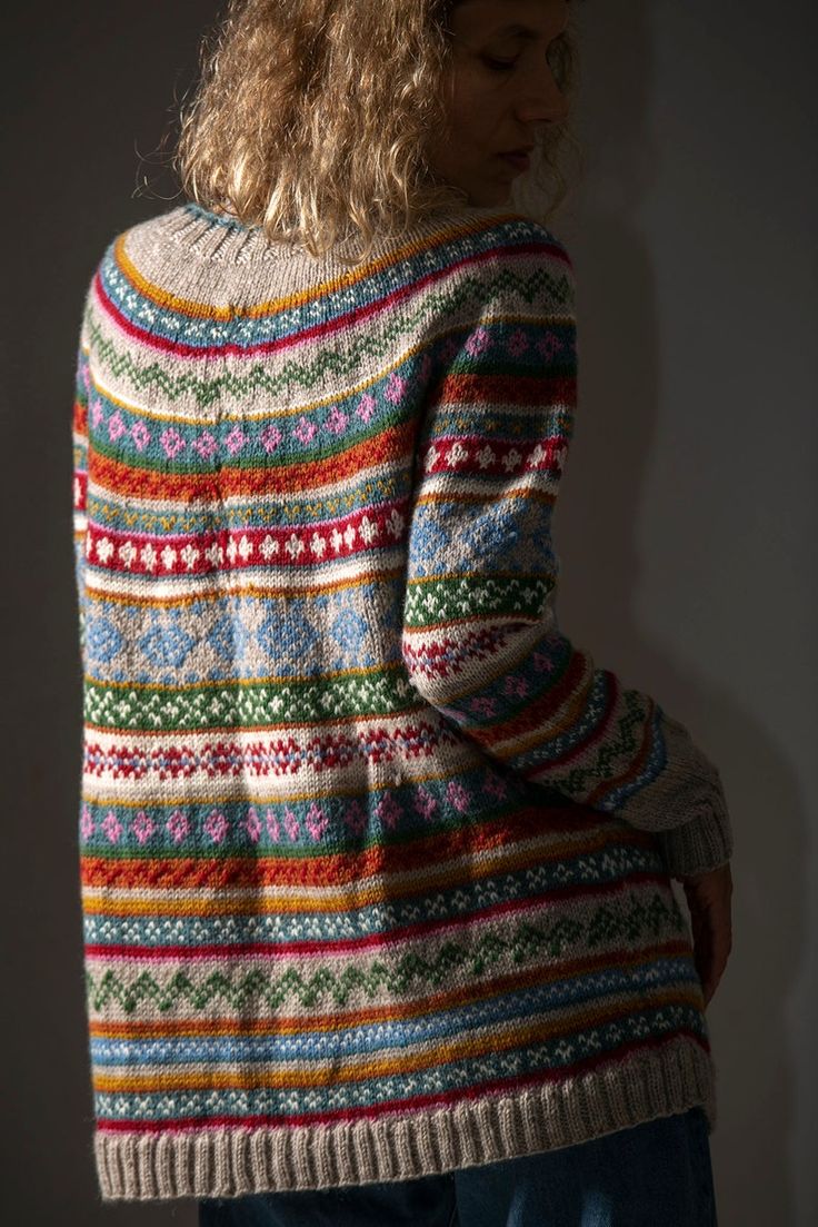 Clara Elegant - Kuscheliger, modischer Pullover in kontrastierenden Farben